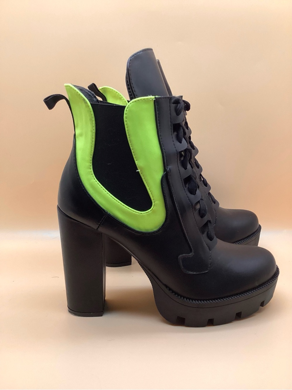 New Edgy Cape Robbin Bold Black Platform Boots with Neon Lime Trim Size 9